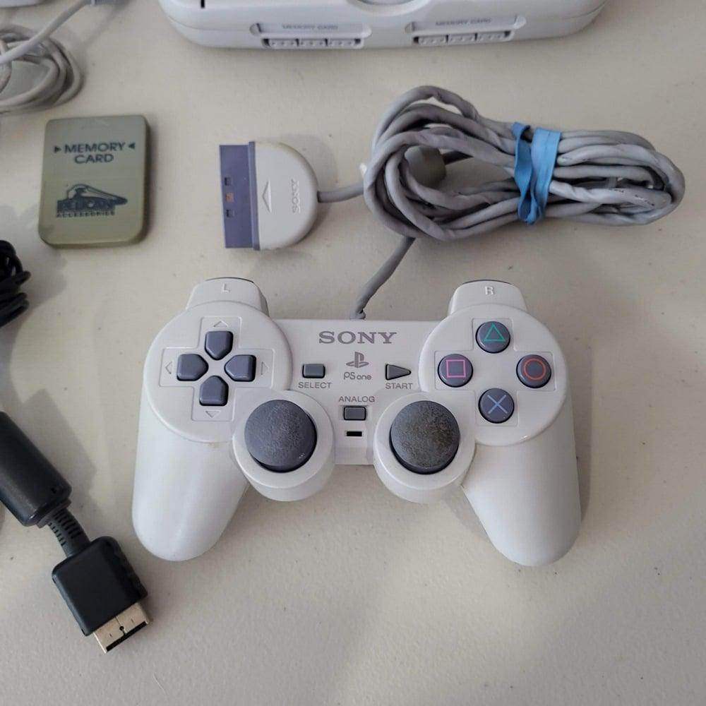 White Mini Console PlayStation System PS1 Slim (Dualshock) -- Jeux Video Hobby 