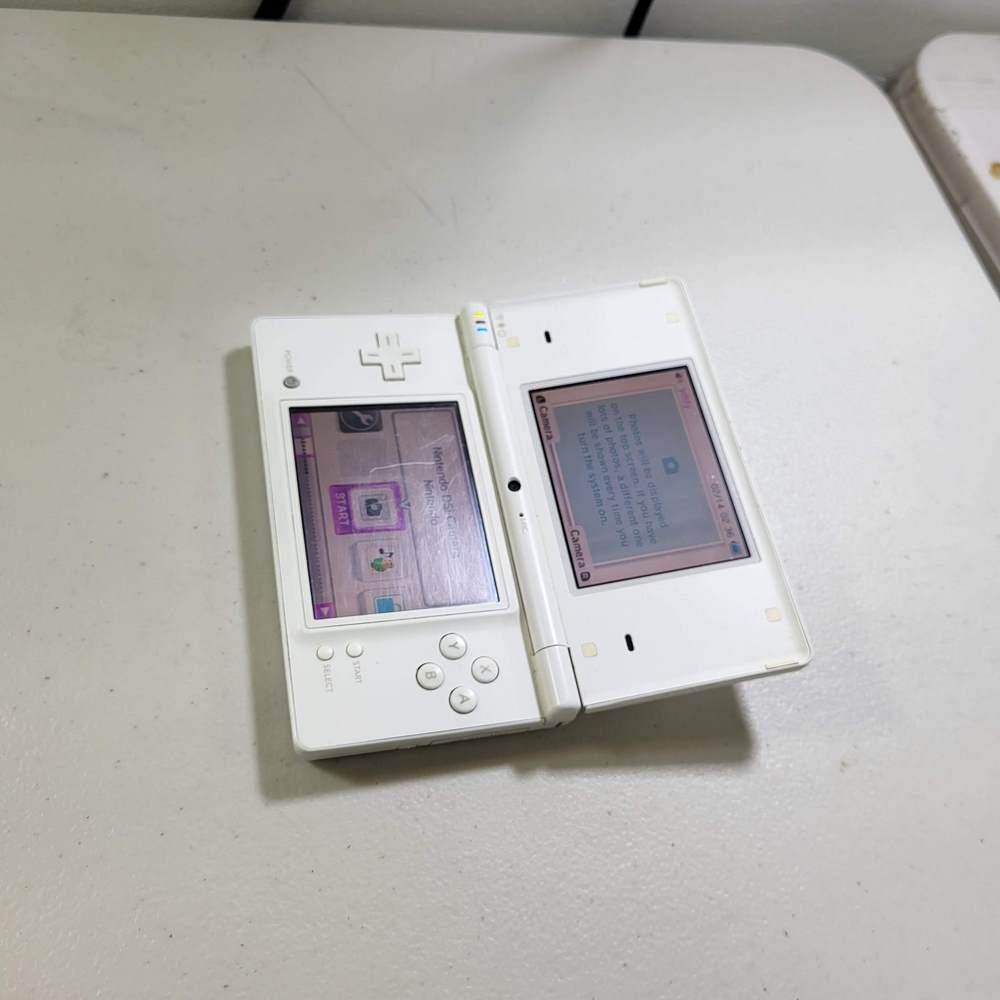 Console White Nintendo DSi System -- Jeux Video Hobby 